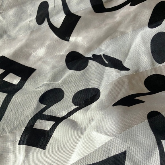 Musical Note Pattern‎ Scarf - Picture 4 of 4